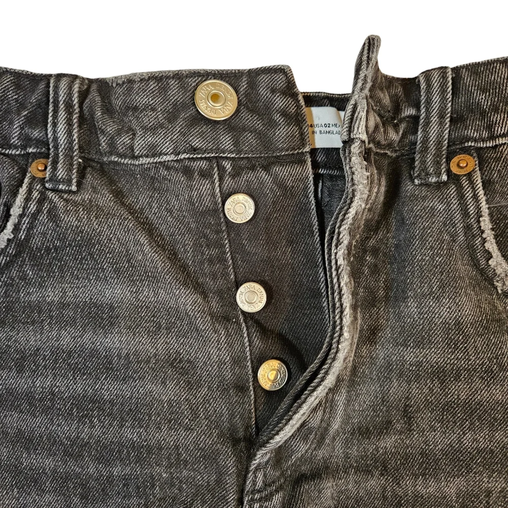 Zara Distressed Jean Cut Off Shorts, Black, US Size 2 - Picture 3 of 11